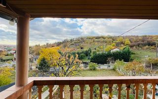 Casa in zona de dealuri - Poză 3