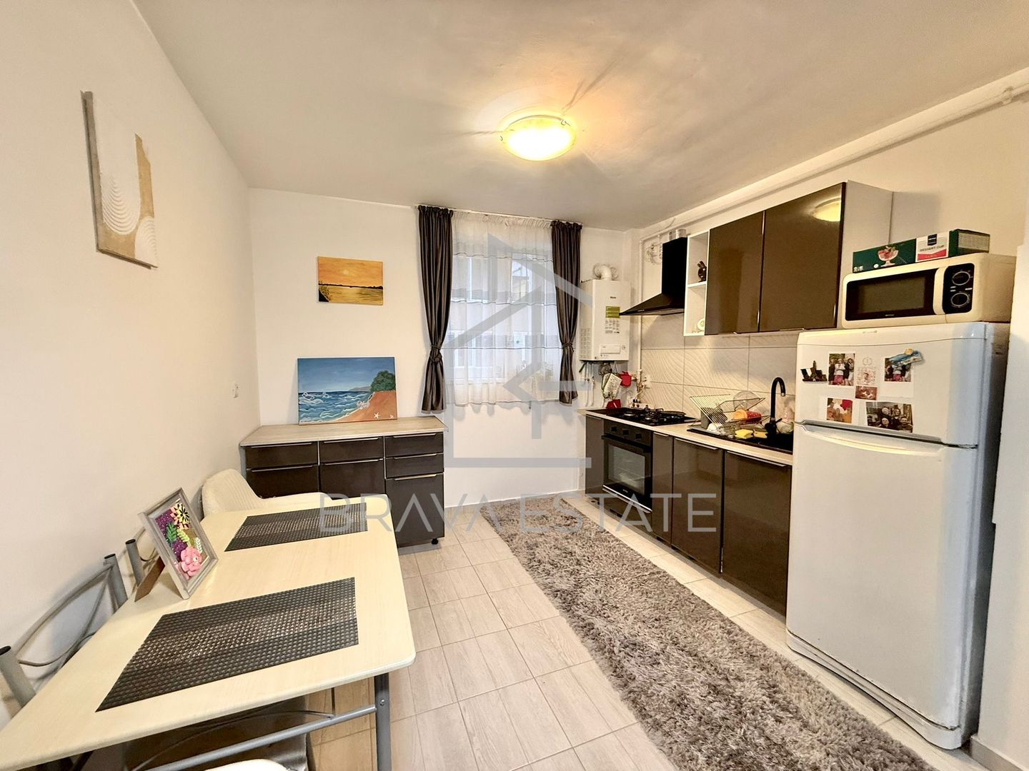 Apartament 3 camere,60 mp, balcon ,parcare, zona Terra,  Floresti - Poză 1