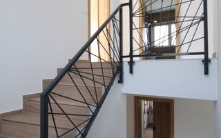 Casa zona Lunei, 5 camere + 3 bai, centrala proprie, rezidential sau birouri ! - Poză 22