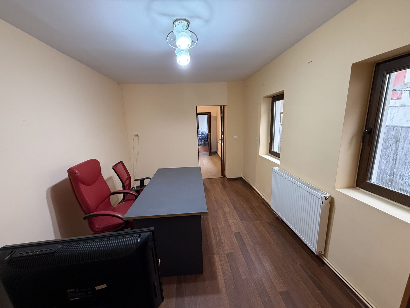 Spațiu de închiriat in vila - 2 camere +birou și curte, Campina - Poză 4