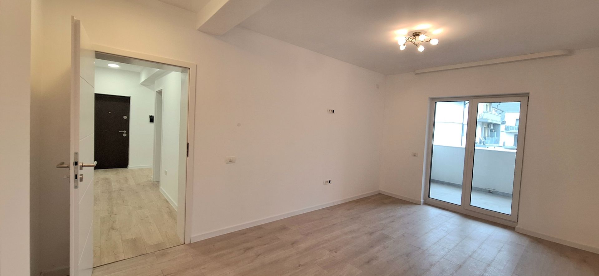 Apartament cu 3 camere si loc de parcare - Kaufland - Poză 4