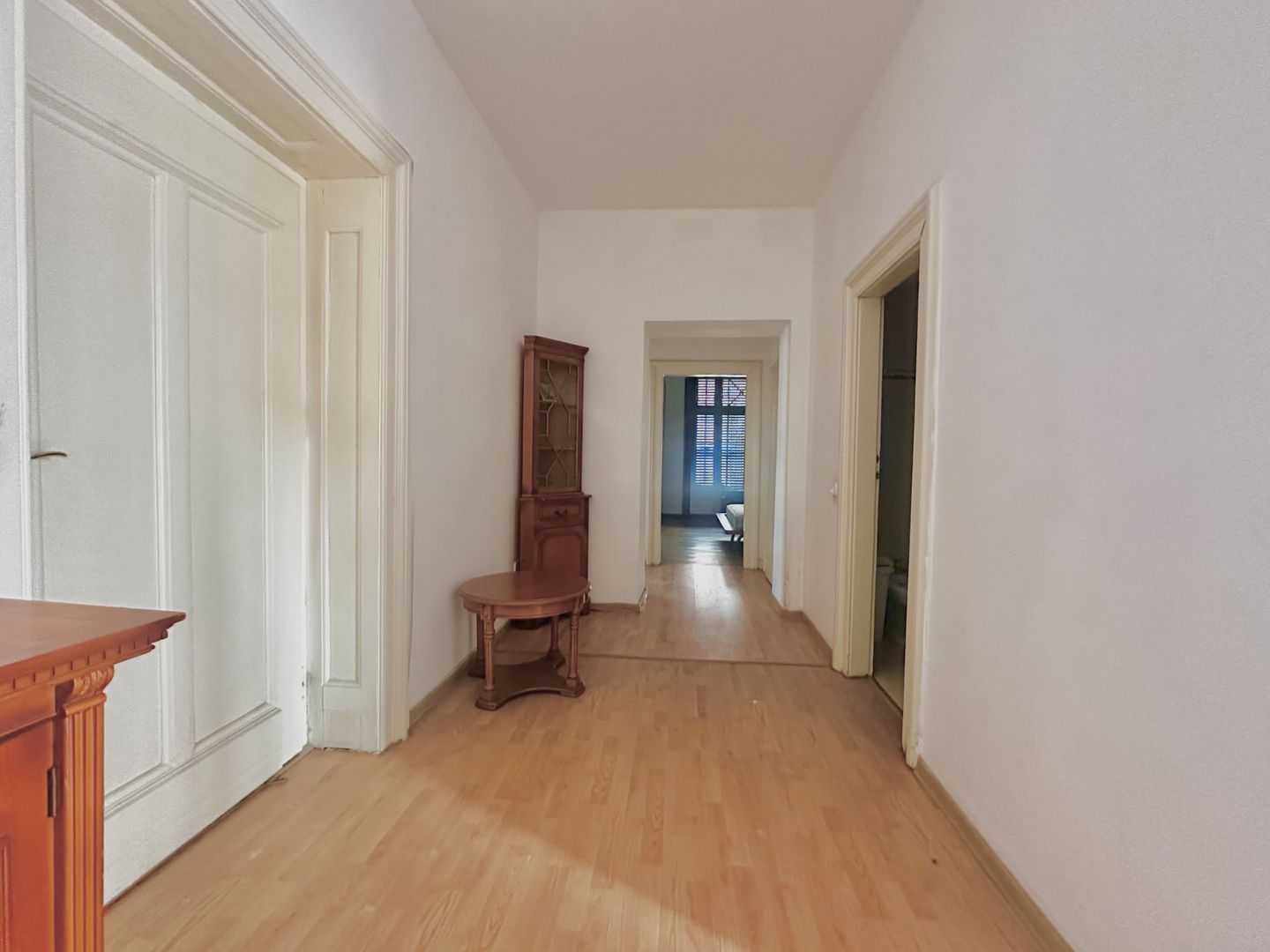 Apartament cu 3 camere de închiriat în Piața Victoriei - Poză 9