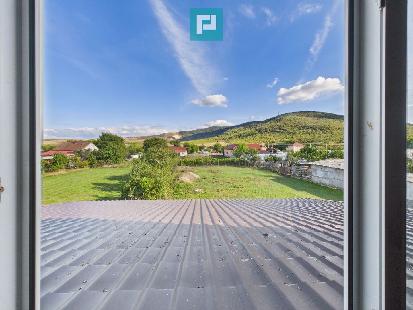 Casă cu panoramă spre dealurile Șiriei - Poză 1