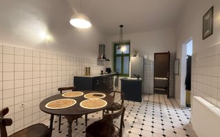 Apartament spatios cu 2 camere decomandat in centrul orasului - Poză 4