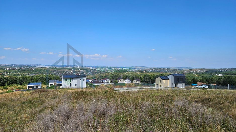 Teren în Pietrarie– 2.382 mp, lângă pădure, cu priveliște spre oraș - Poză 1