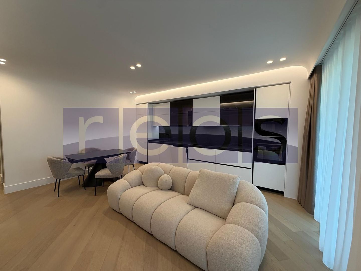 VANZARE APARTAMENT 80MP | 3 CAMERE | MOBILAT-UTILAT LUX | TERASA 24MP - Poză 2