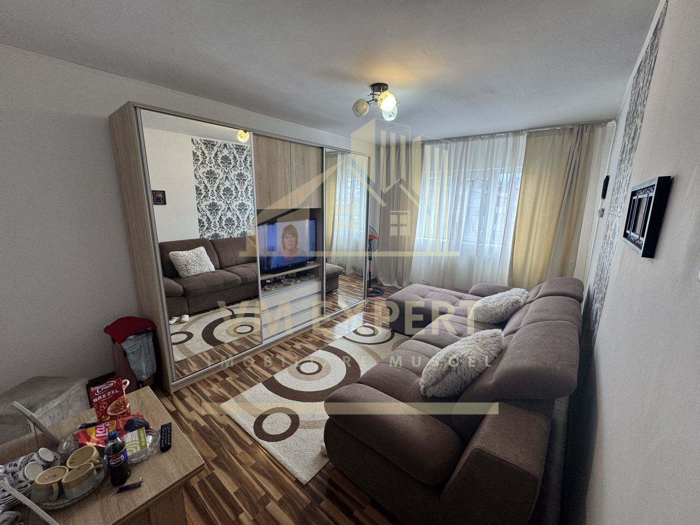 APARTAMENT 3 CAMERE ETAJ 4 VISOI - Poză 1