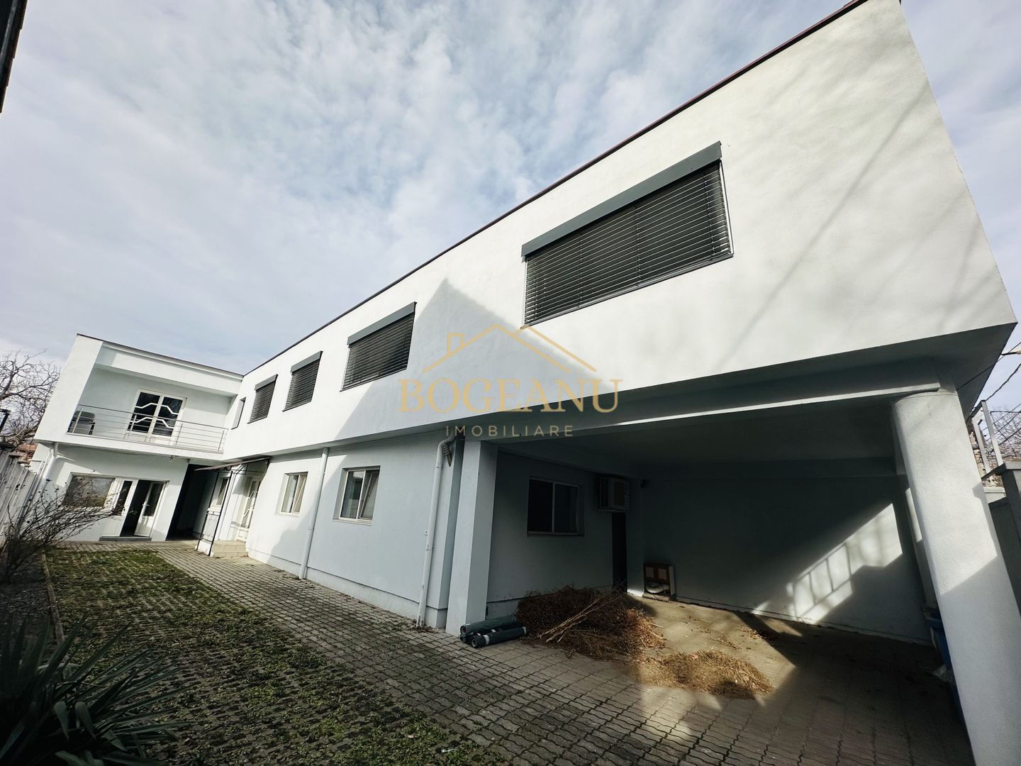 BG138-Casa individuala cu spatiu birouri,311 mp,Teren 500 mp - Poză 1