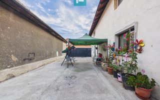 Casă P+E cu două apartamente, zona Drăgășani - Poză 16