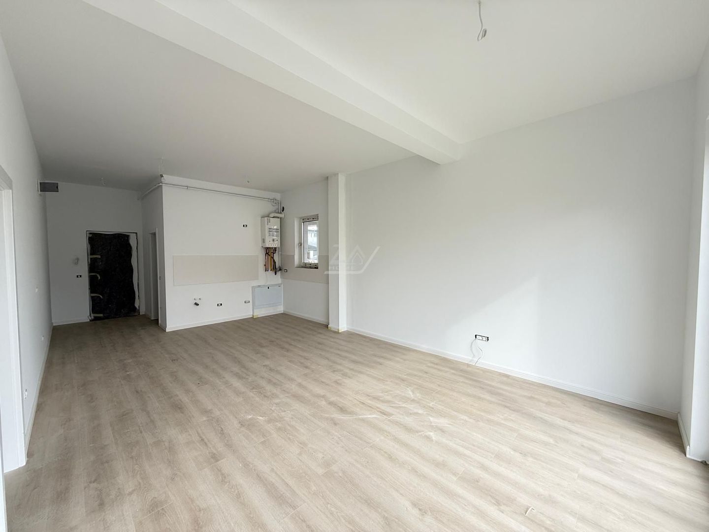 Gradina proprie. Finisaje superioare. Loc de parcare. - Poză 3