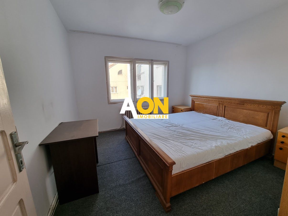 Apartament 3 Camere Decomandat, Bloc cu Lift, Zona Centru - Poză 2