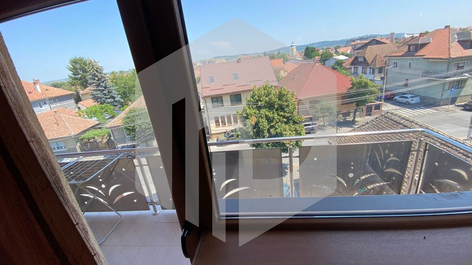 Aartament 3 camere - 65 mpu+ Parcare -  La cheie - Zona Centrala - Poză 1