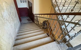 Apart cladire istorica Sinaia etaj 1 cu centrala - Poză 10