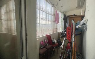 Apartament de vanzare cu 3 camere, decomandat,  2 balcoane, pivnita - Poză 11