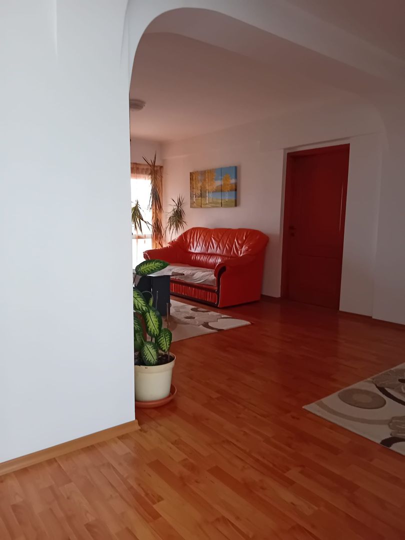 Casă Spațioasă P+1+M, 265 mp Utili, 1000 mp Teren – Toate Utilitățile, Vânători - Poză 12