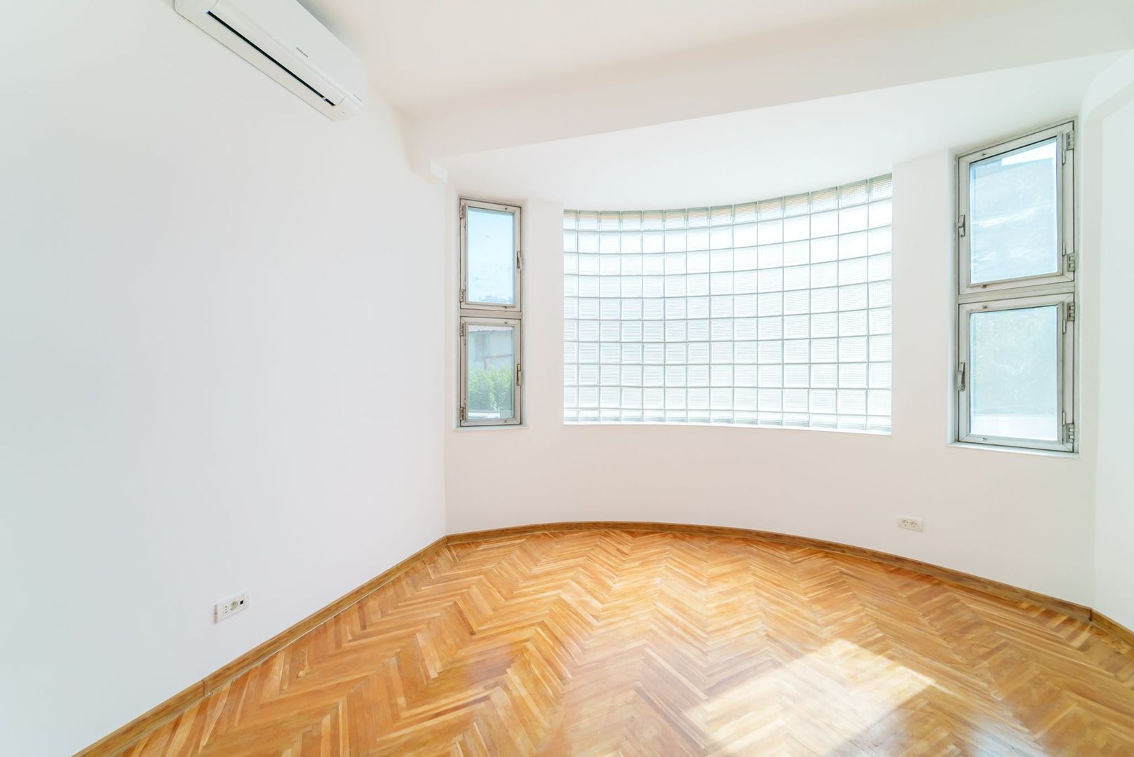 Spațiu pentru sediu firmă în clădire de birouri. - Poză 3