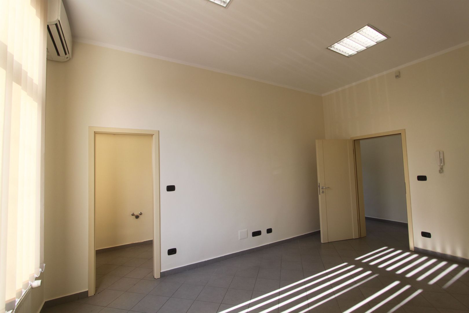 Birouri în vila - zona Balcescu - Poză 22