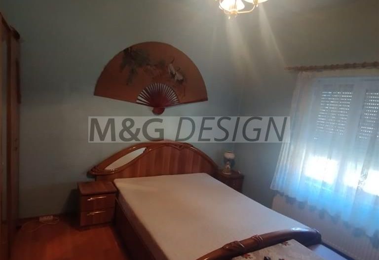 Apart la casa Bogdanestilor  curte  acces cu masina centrala proprie - Poză 8