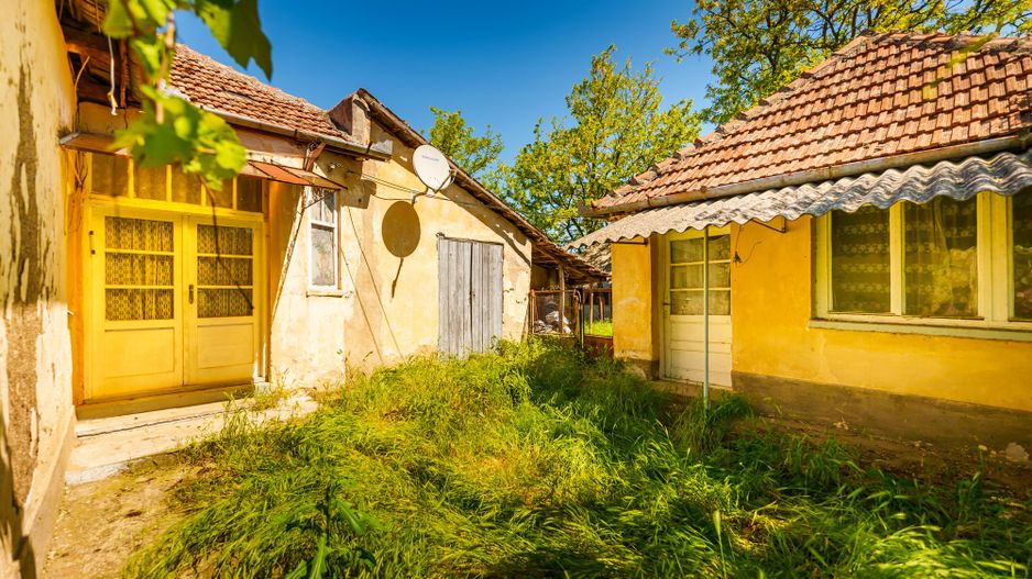 Casă cu potențial în Iratoș - Poză 12