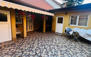 Casa cu teren , ULTRACENTRAL , singur in curte - Poză 2