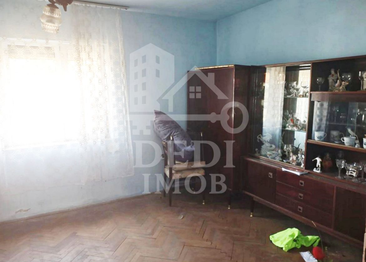 Casa de vanzare cu 3 camere in Velenta, Oradea - Poză 1