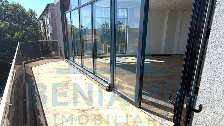Spatiu comercial pe Bulevardul Decebal - Rovine - Helmat 100mp - Poză 10