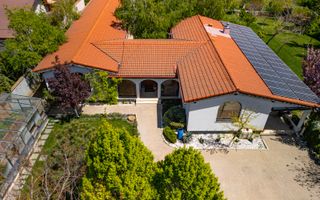 Resedinta spectaculoasa  – Vila exclusivista deschidere directa la lac - Poză 1