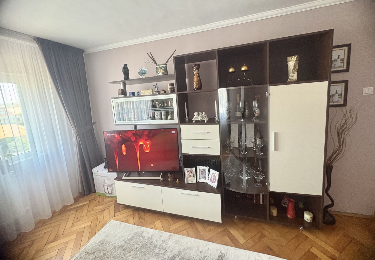 Apartament cu trei camere de vânzare, renovat complet, central - Poză 18