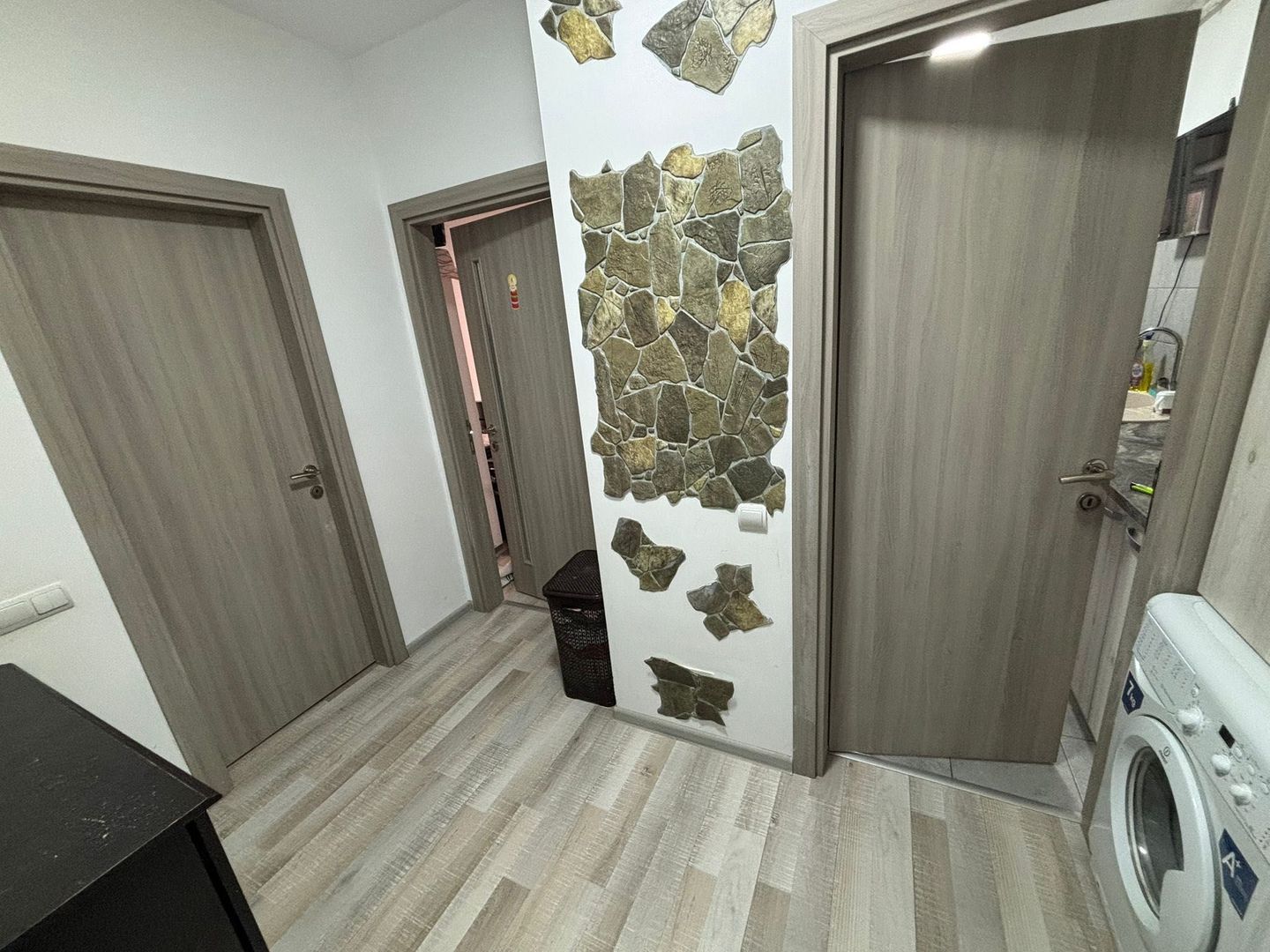 GARSONIERA COCHETA CENTRALA PROPRIE LOC PARCARE ZONA METALURGIEI - Poză 4