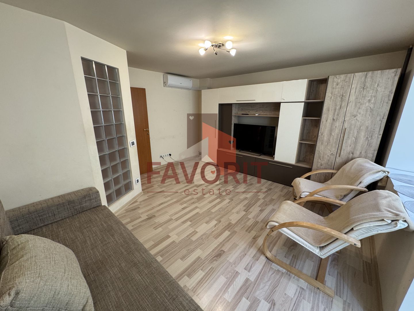 Disponibil imediat. Etaj 1. Centrala proprie. Vedere pe 2 parti. - Poză 4