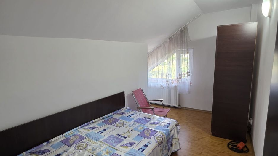 Casă / Vilă cu 8 camere de vânzare în Lapus, Craiova - Poză 24