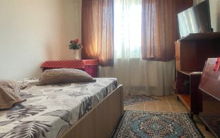 Vanzare apartament cu 3 camere , decomandat in Targoviste- Micro 12 - Poză 3