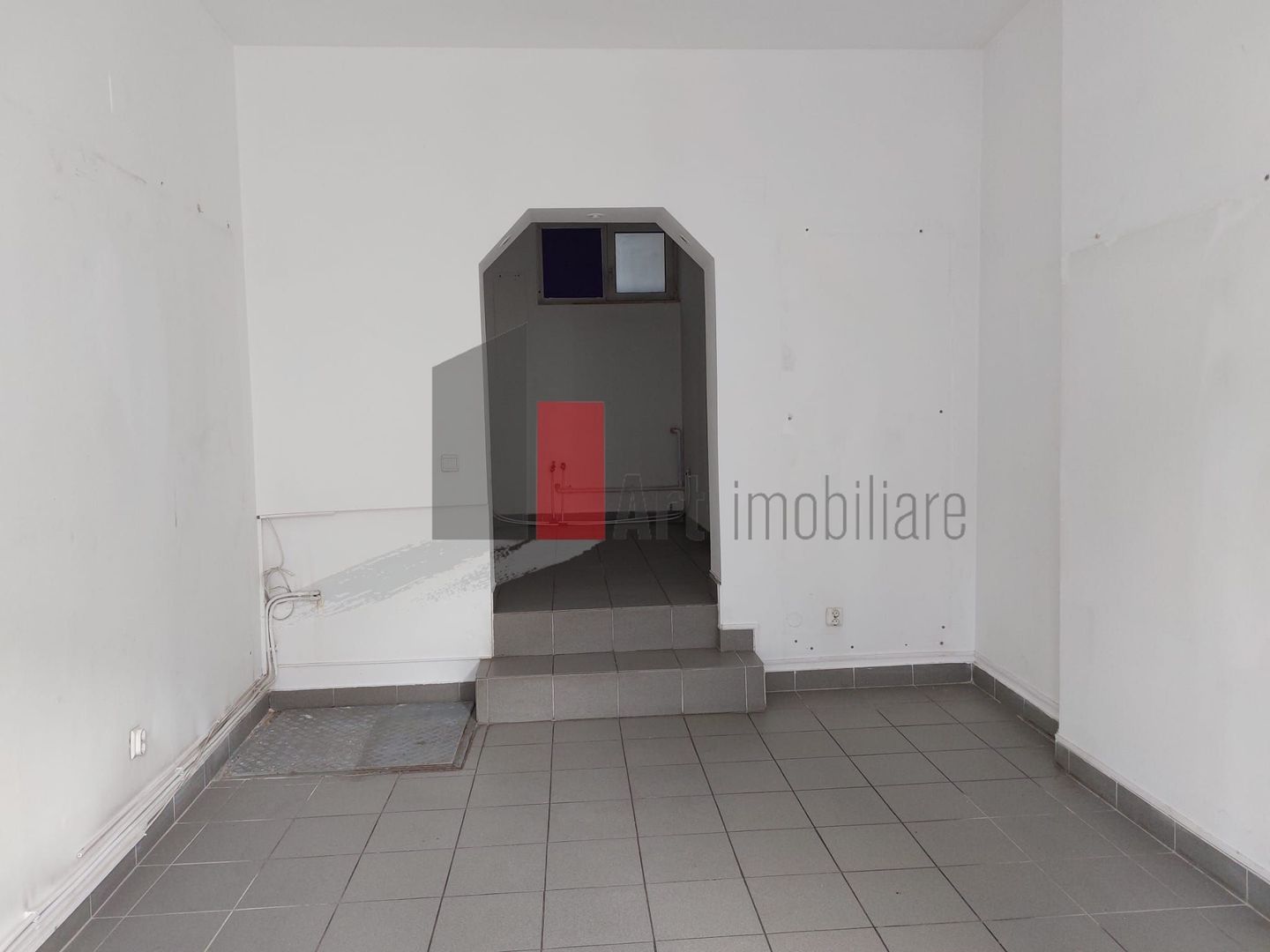 Spatiu Tineretului, stradal, vitrina, 42 mp - Poză 2