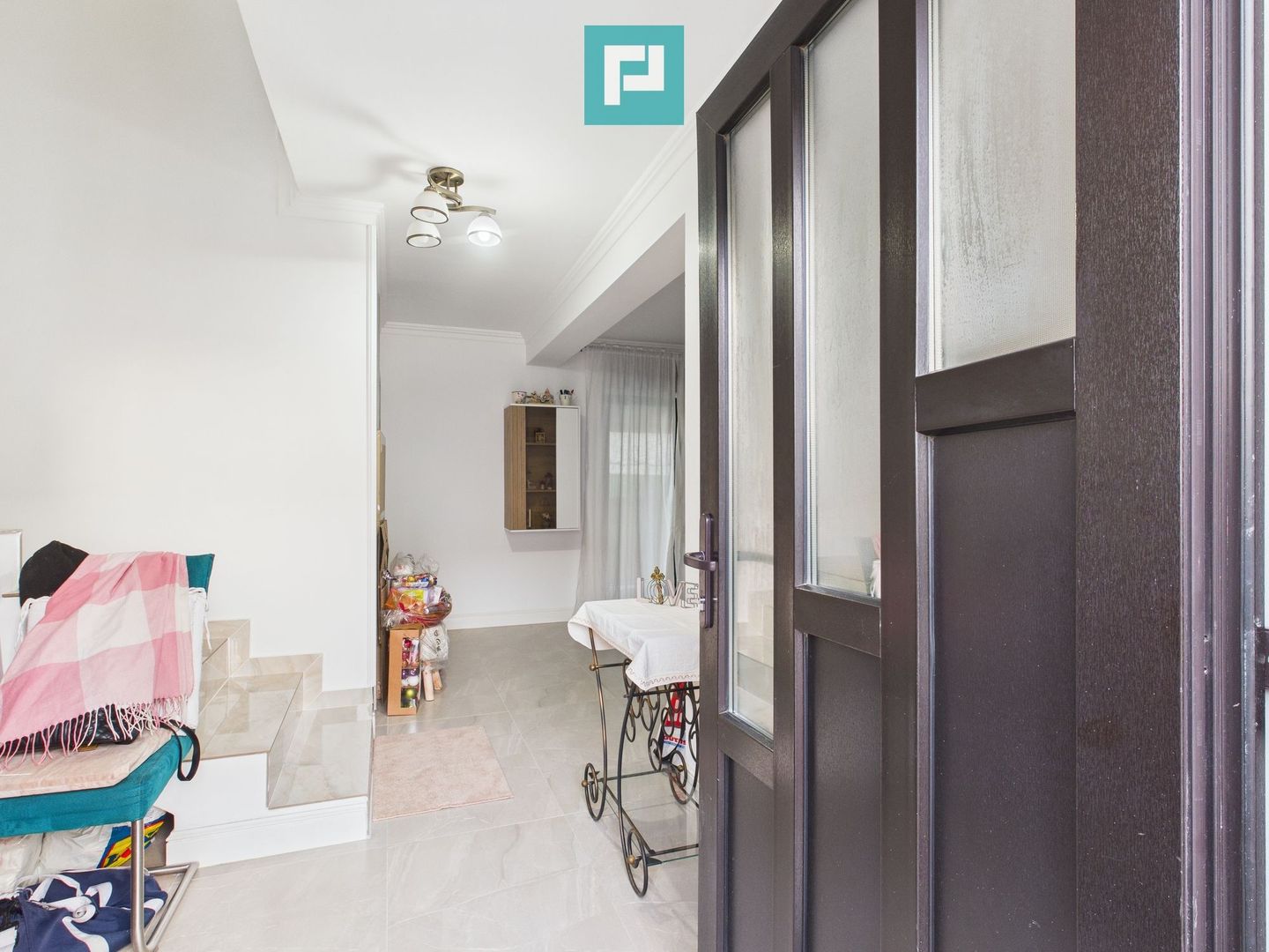 Casă cu 3 camere, P+1–Giarmata - Poză 8