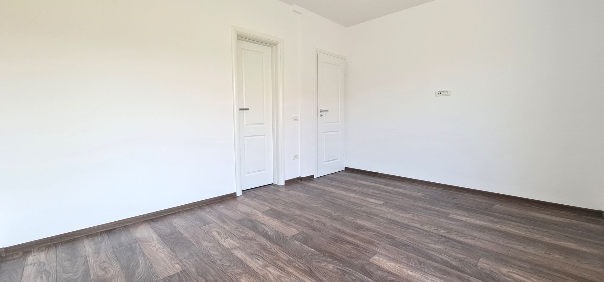 Casa individuala 3 camere finalizata cartier Izvor Tarlungeni Brasov - Poză 9