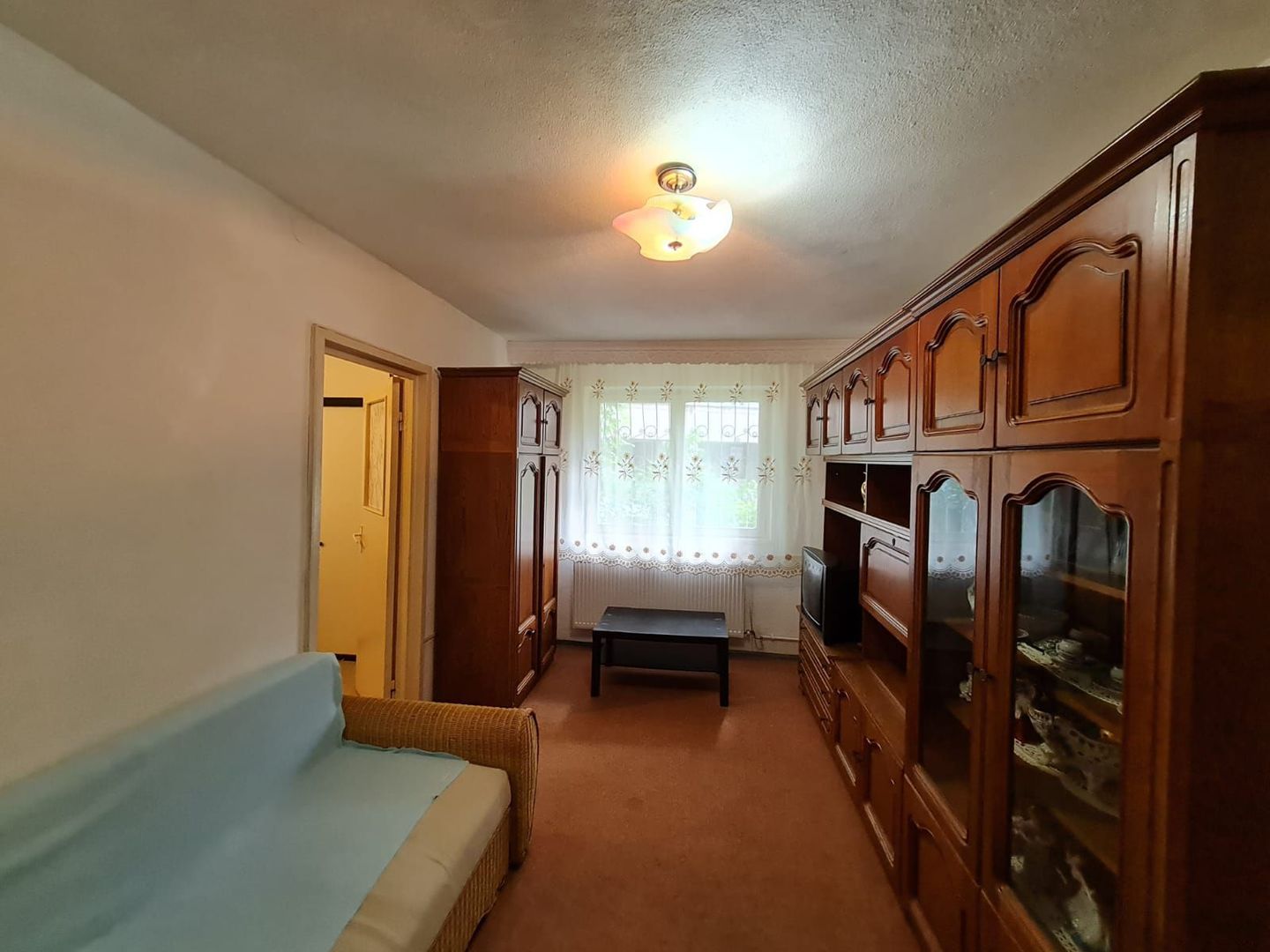 Apartament modest în zona Dacia - Poză 1