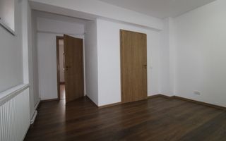 8 incaperi, 2 bai, centrala proprie, 3 locuri de parcare; Lipovei. - Poză 17