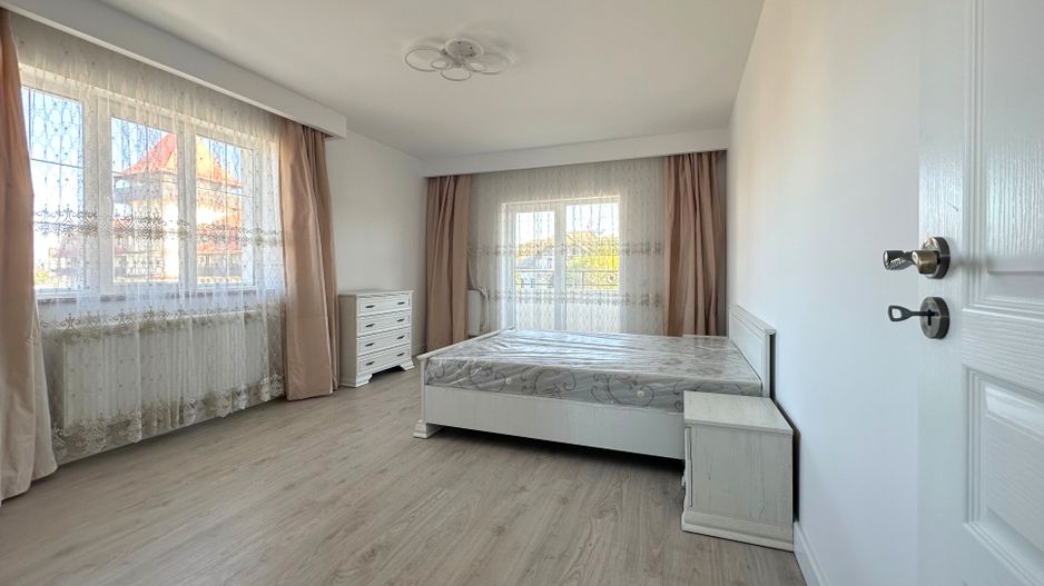 Vânzare casă 5 camere nouă elegantă și spațioasă în Hărman - Poză 23