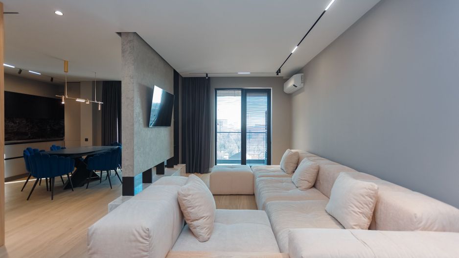 De închiriat apartament, 3 dormitoare + terasă, str. Teatrală 3, Centru. - Poză 1