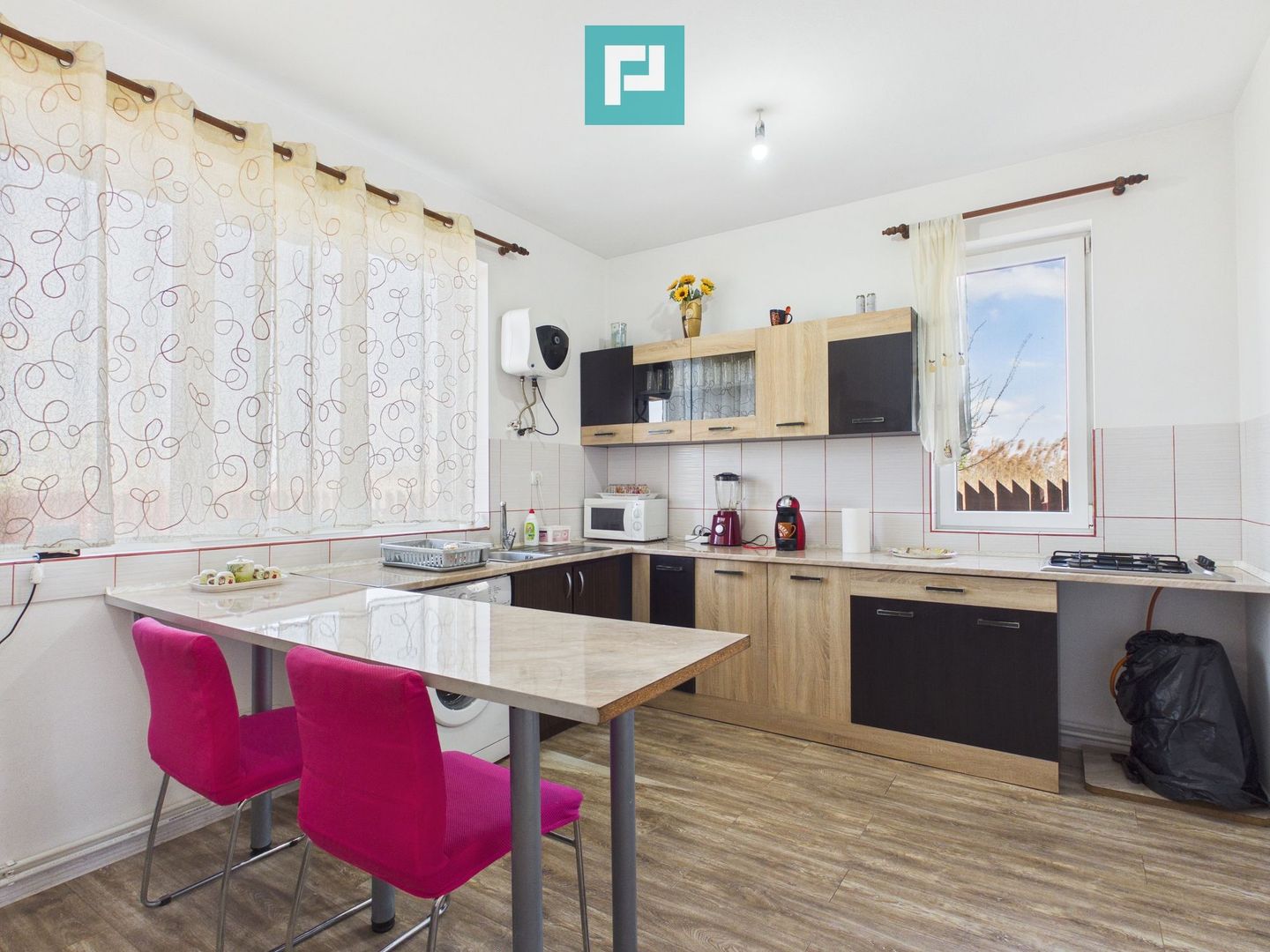 Casă cu 7 camere și teren generos în Șofronea - Poză 6