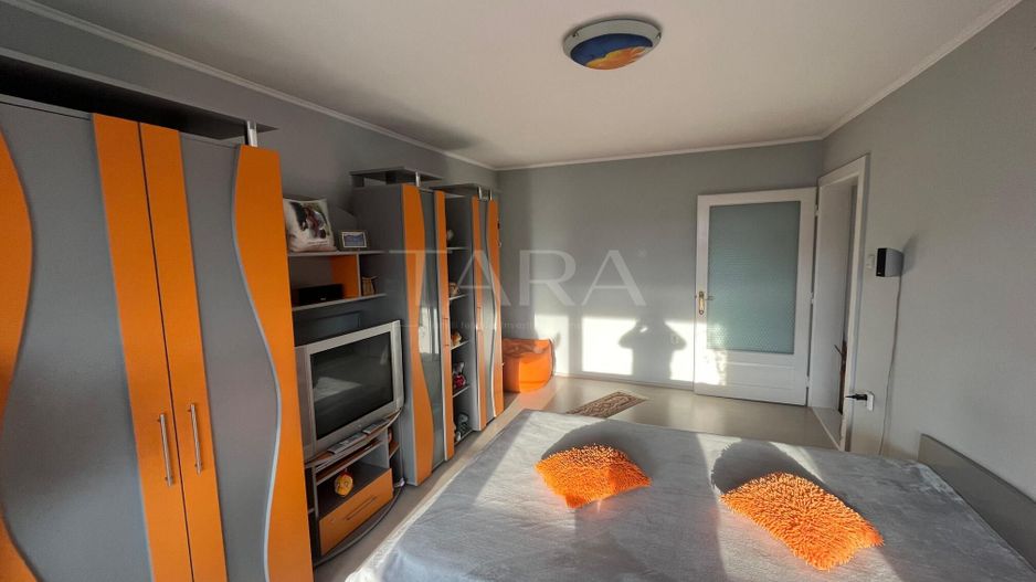 Vanzare casă cu 6 camere,  zona Someseni, central. Ideal familie. - Poză 3