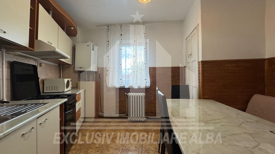 Apartament cu 2 camere decomandate, etaj intermediar, Cetate - Poză 3