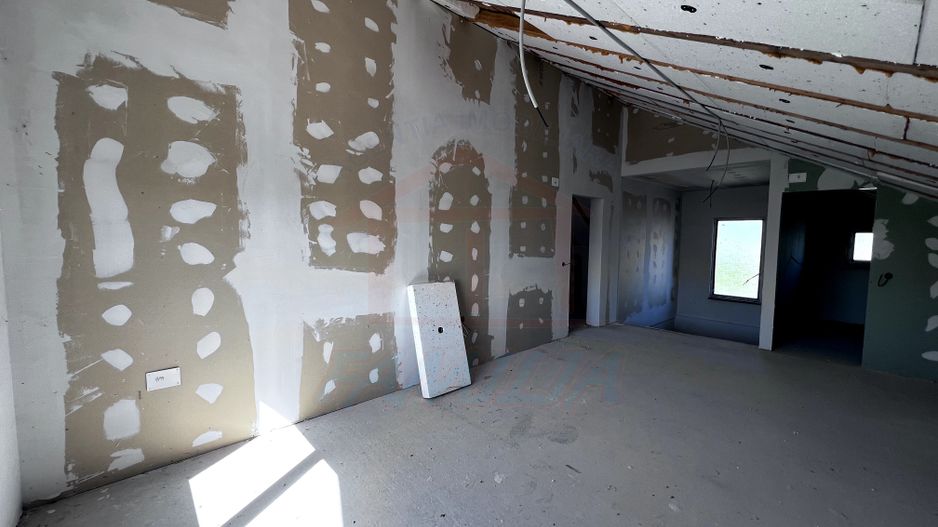 Vanzare casa P+M in Sendreni( in spatele Primariei), pret 99 000 euro - Poză 13