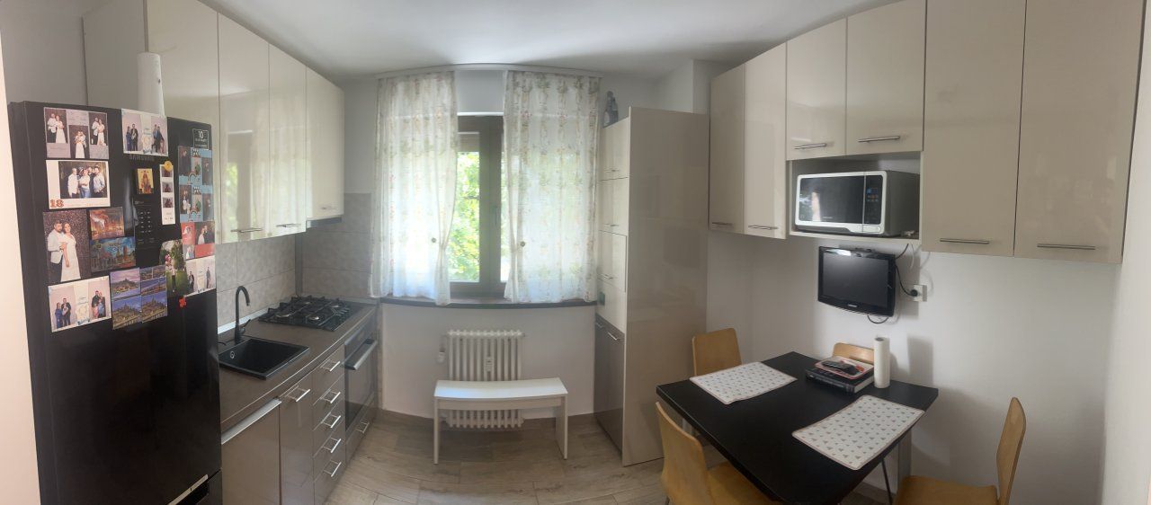 Spre închiriere apartament 3 camere renovat - Poză 1