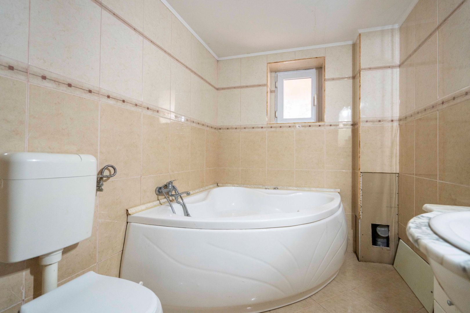 Casa cu 5 camere si 350 mp de teren in spate la parcul Salca - Poză 6