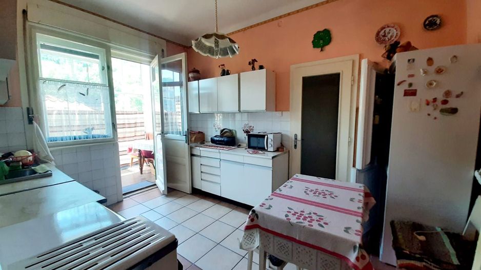 Apartament cu 3 camere si garaj in zona centrală - Poză 14