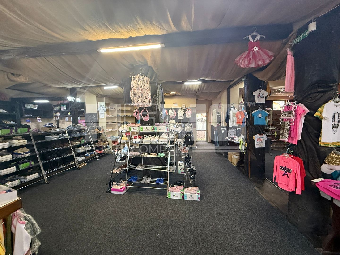 Spatiu de INCHIRIAT - Poză 1