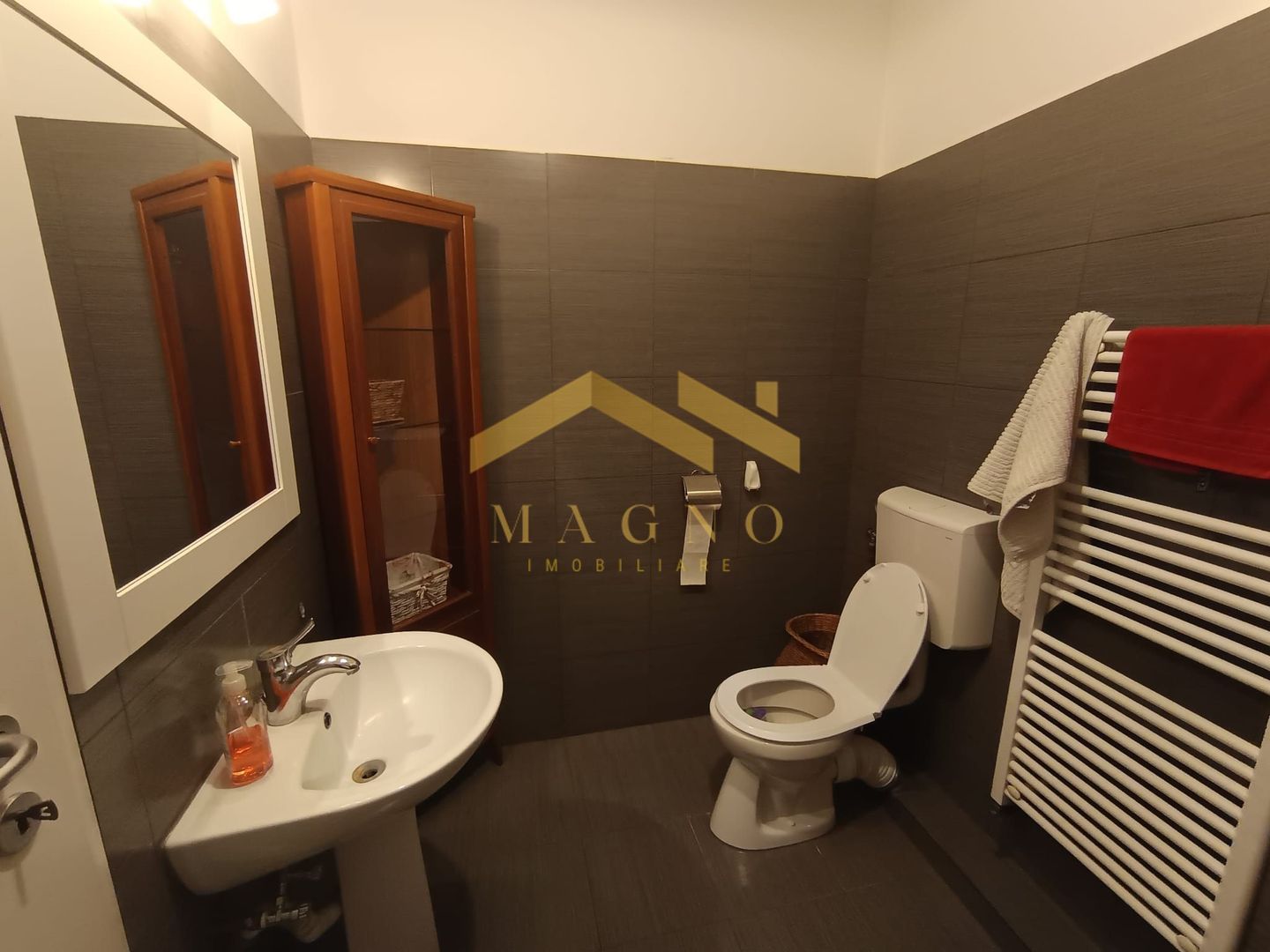 CASA SPATIOASA CU 4 CAMERE CARTIER GRADISTE - Poză 37