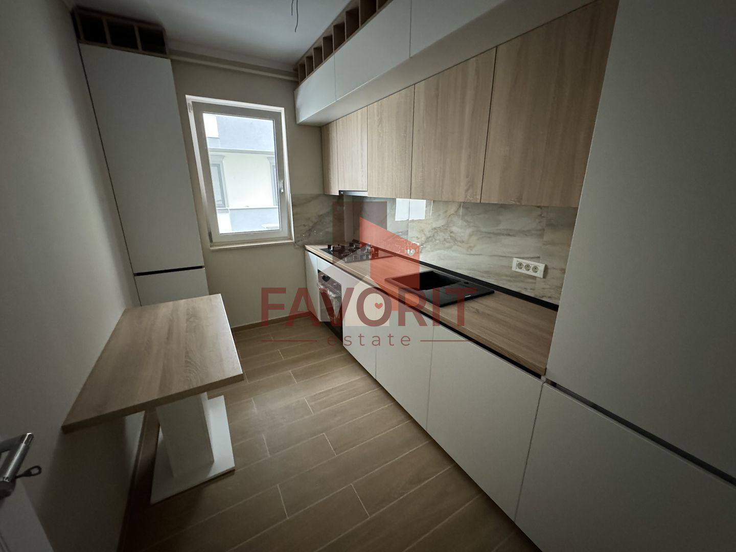 Etaj intermediar.  Finisaje premium. Loc de parcare - Poză 1