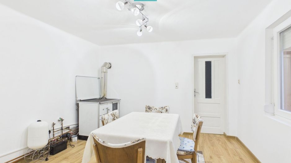 Casă 2 corpuri și 5 camere ultracentral în Curtici - Poză 6